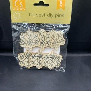 Crafter's Square - Harvest DIY Pins - Leaves - Wood Shapes - 6 Pieces NEW IN PAK